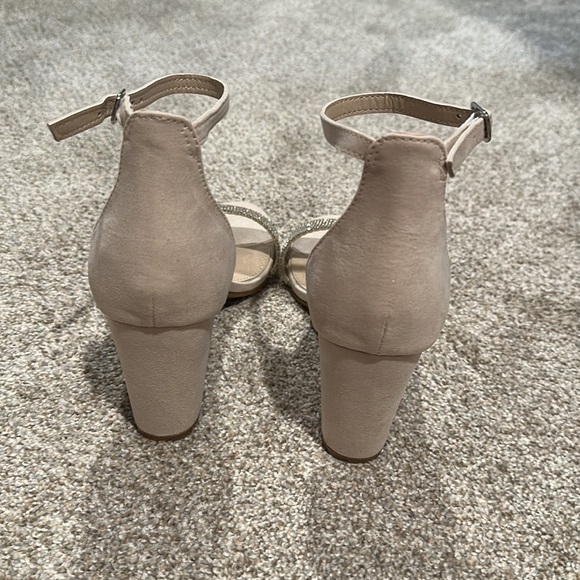 NEVERWORN woman’s rhinestone heel - Picture 6 of 10